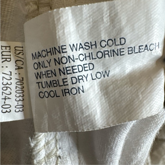 GAP Light Tan & White Paisley Print Shorts, Size 14. - Picture 7 of 10